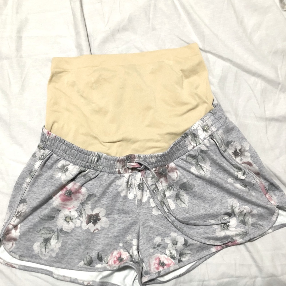 Cute and comfy floral maternity shorts